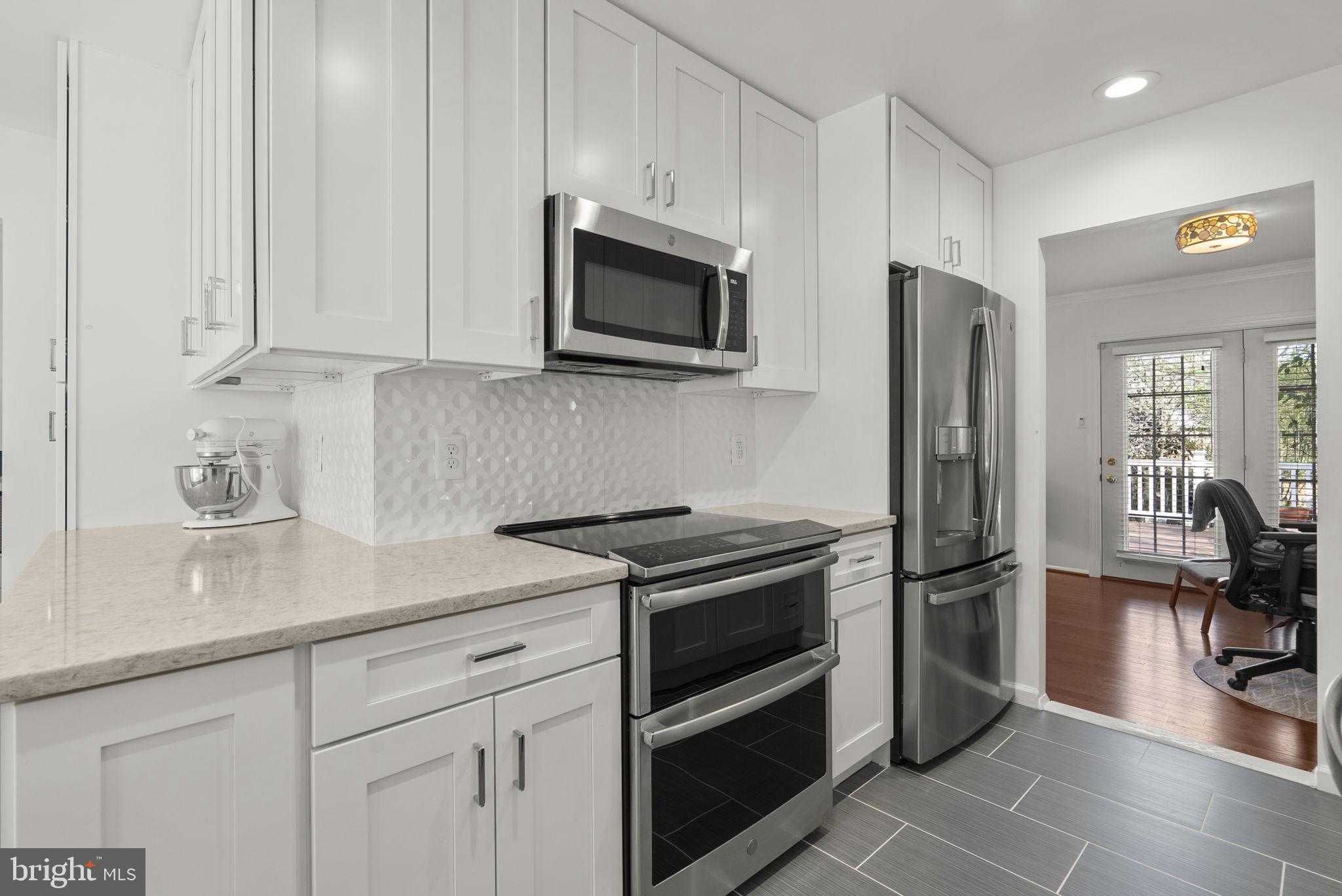 8505 Calypso Ln photo 9