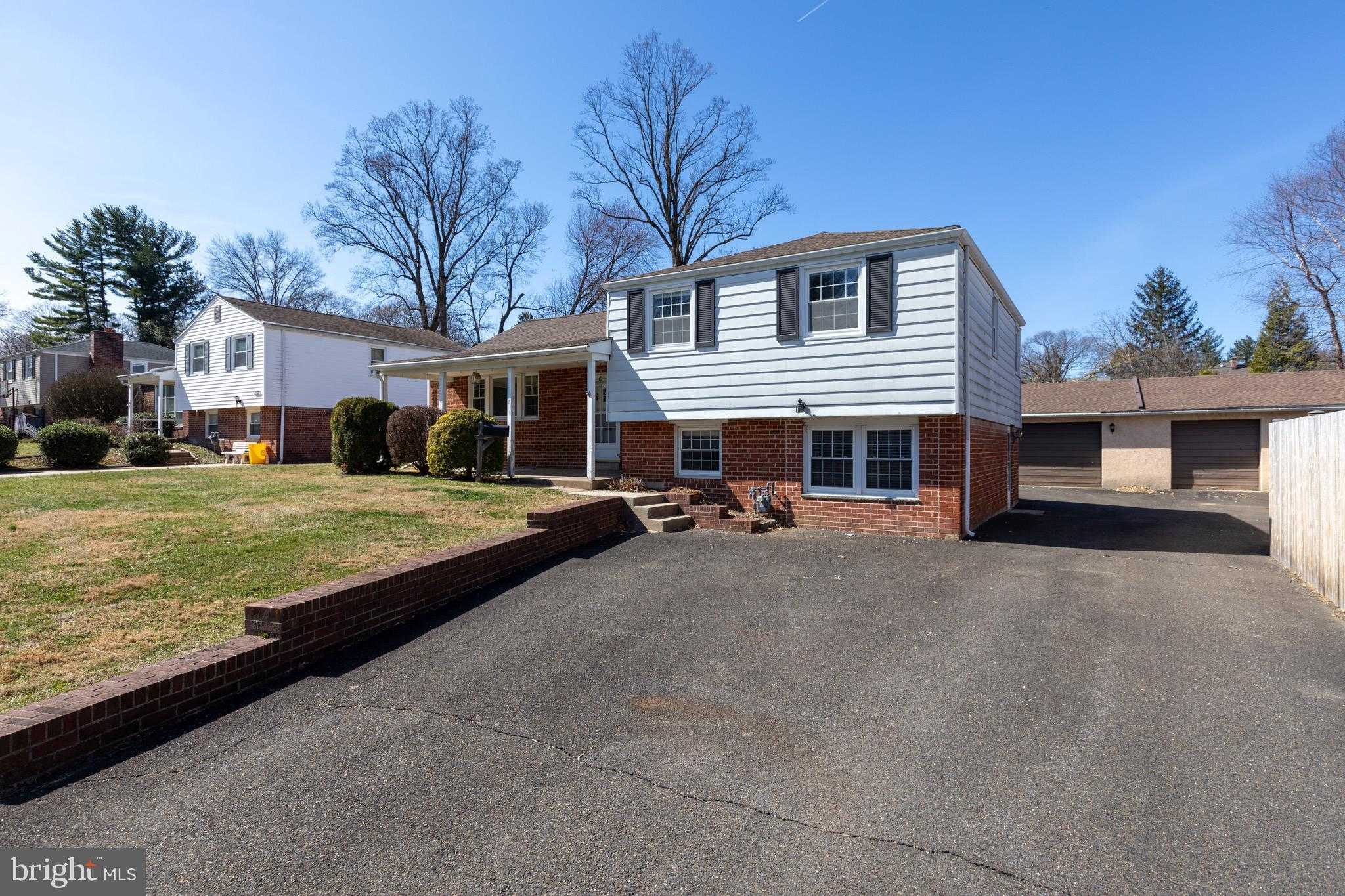 1509 E Pleasant Ave photo 2