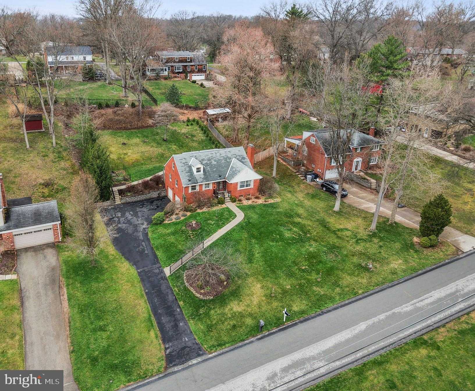 223 Ridgeview Dr photo 2