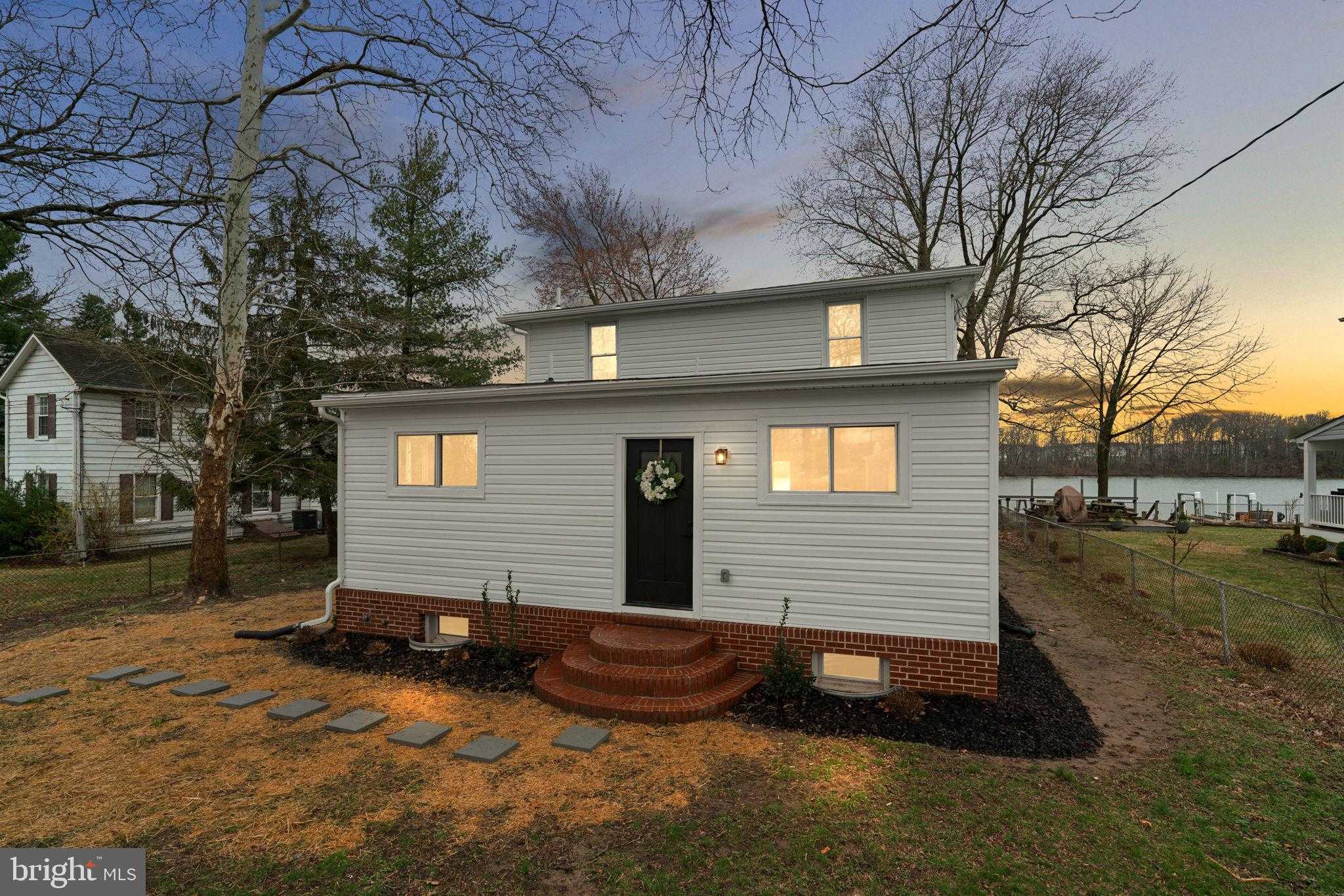 10 W Kingston Park Ln