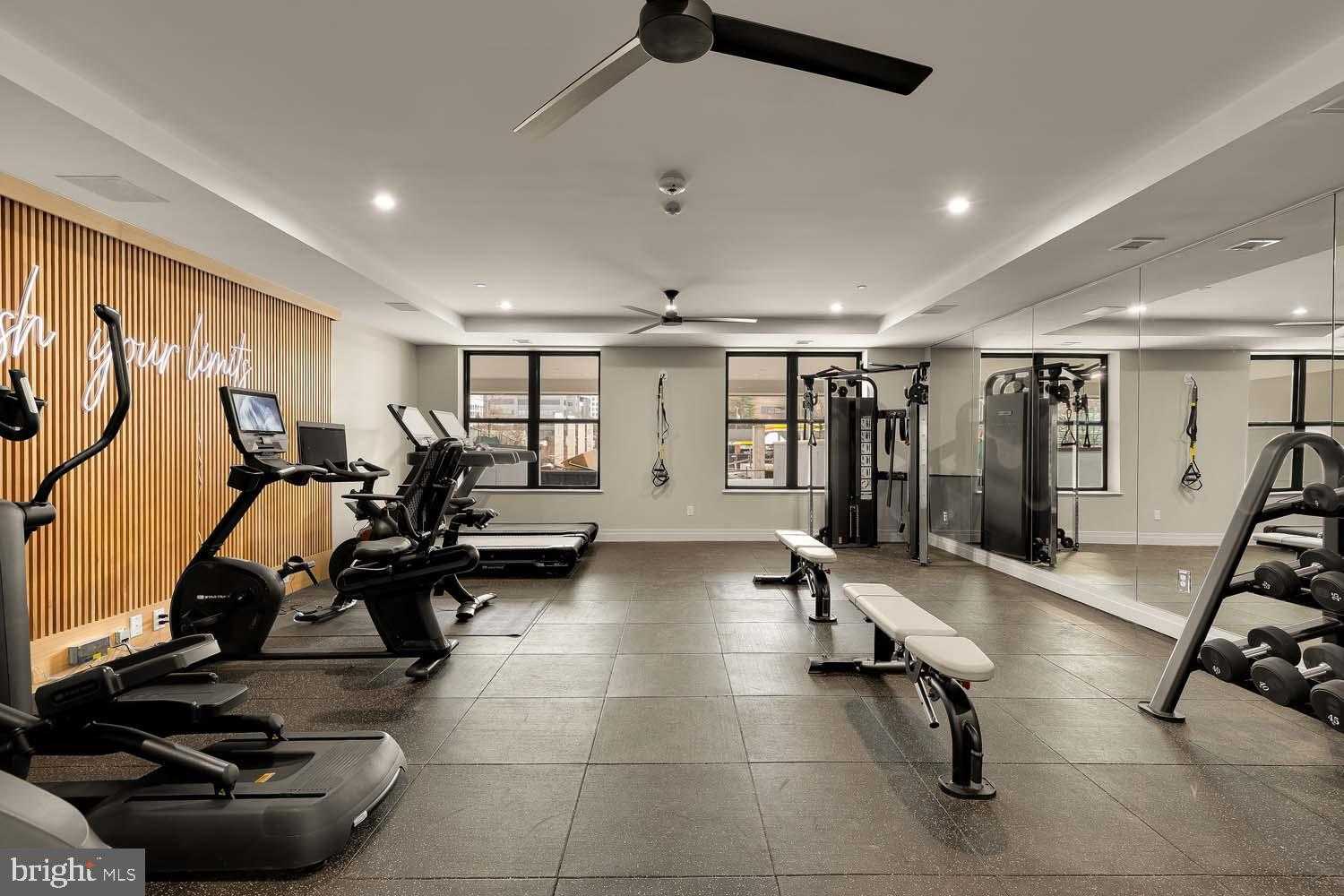 811 N Columbus St photo 14