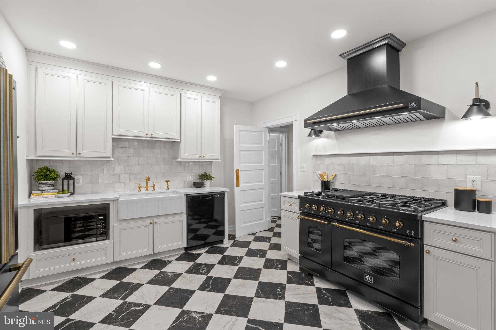 702 Deepdene Rd photo 3