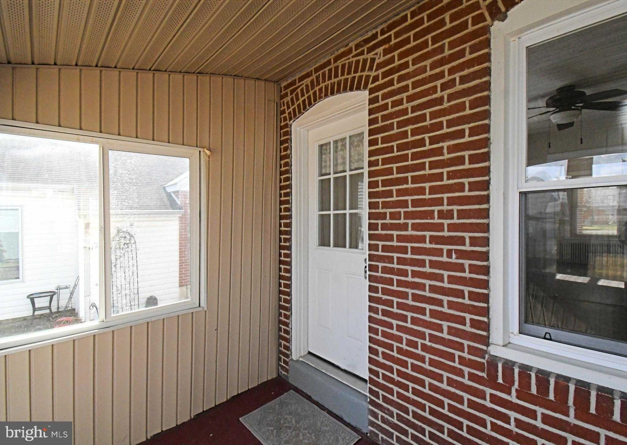 20 E Howard St photo 13