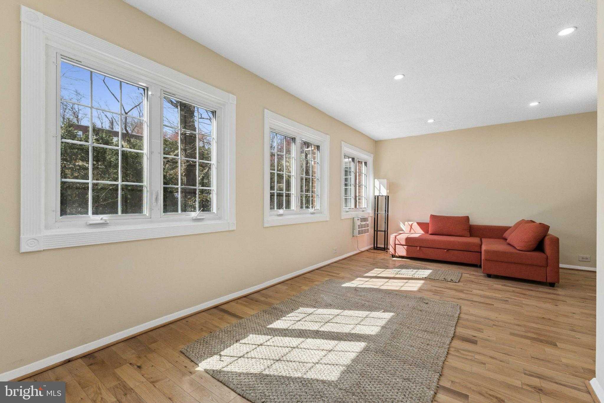 1024 Valley Dr photo 5