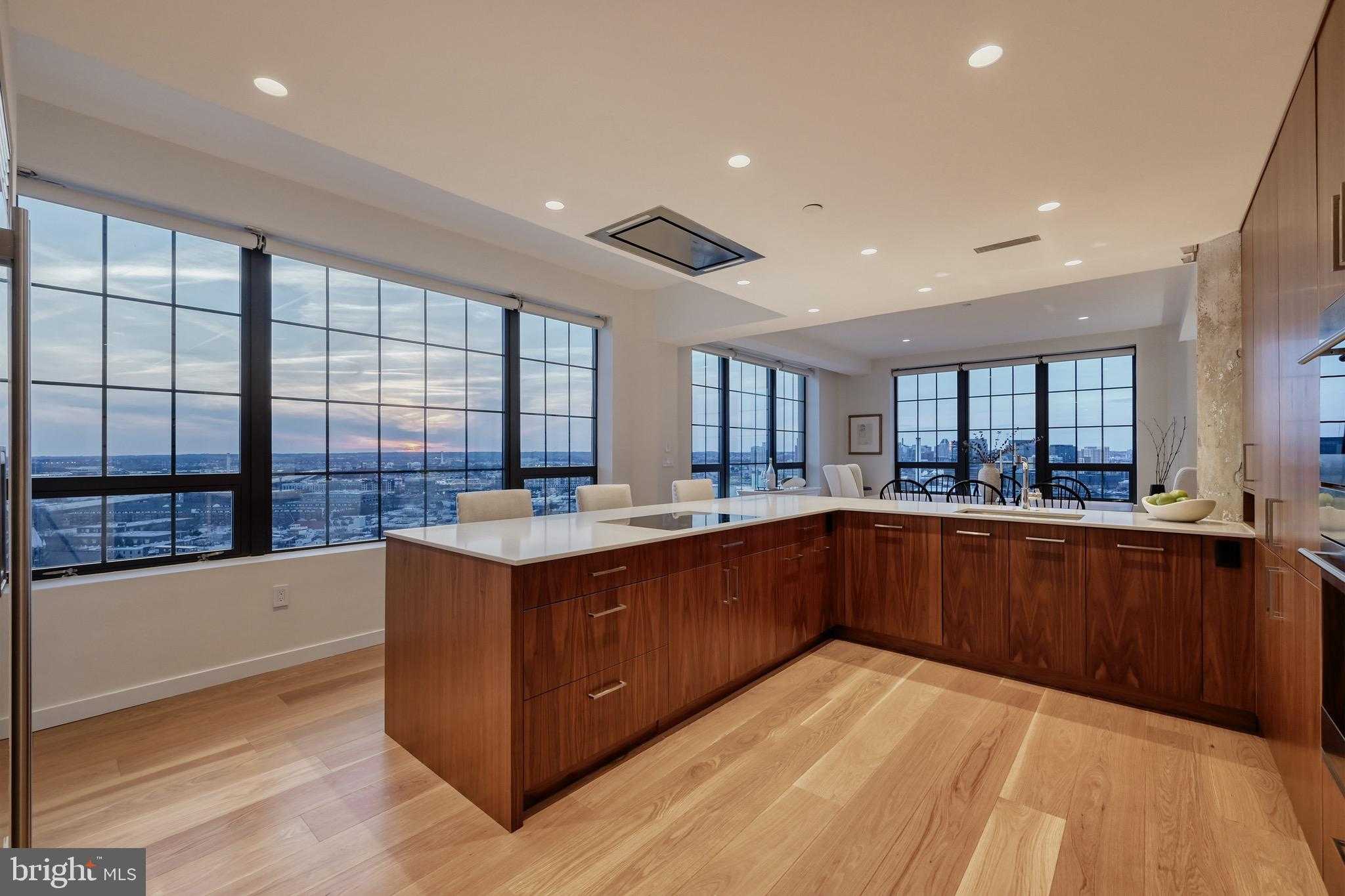 1200 Steuart St Unit 1811 photo 5