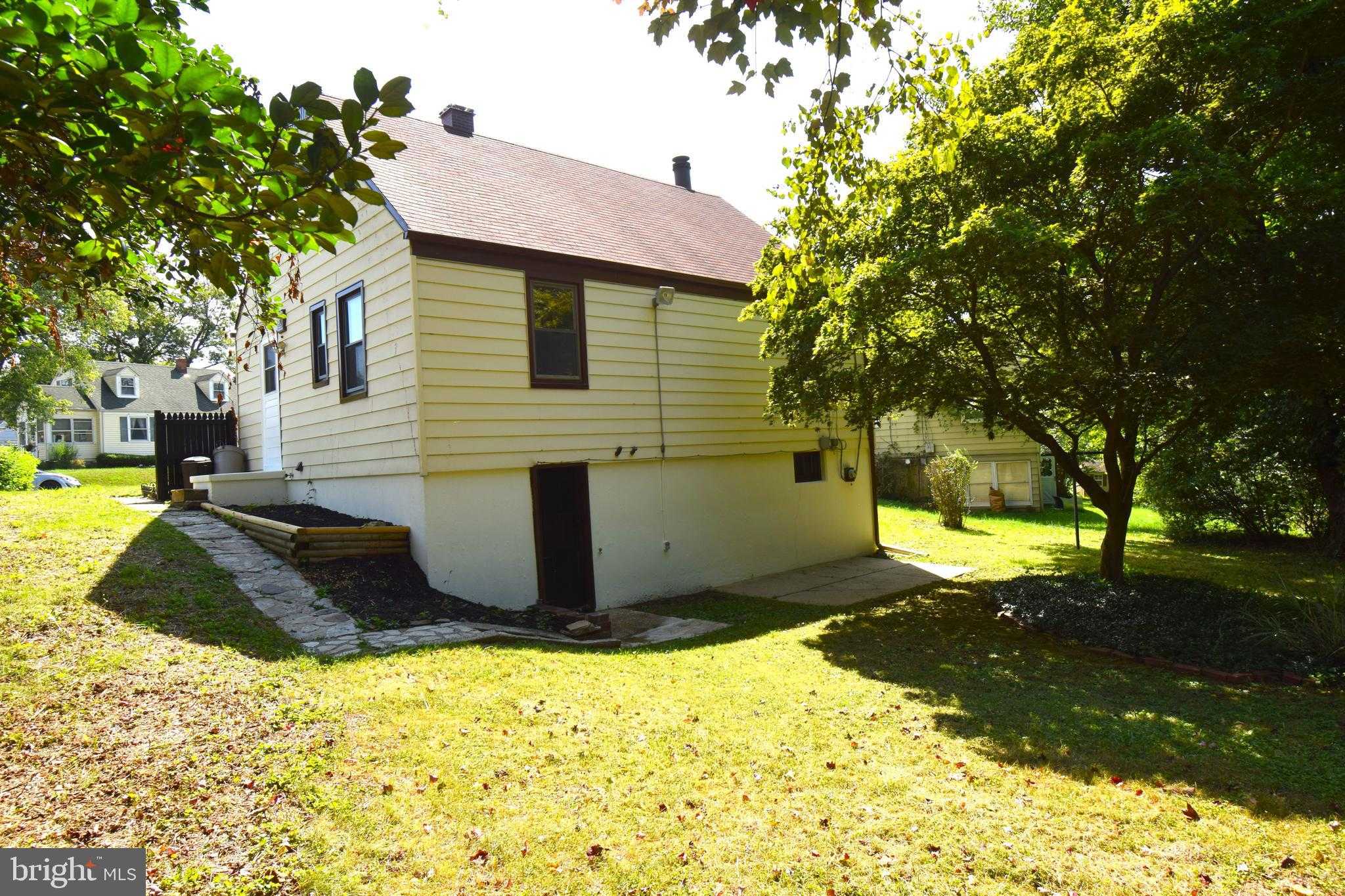 8742 Lackawanna Ave photo 2