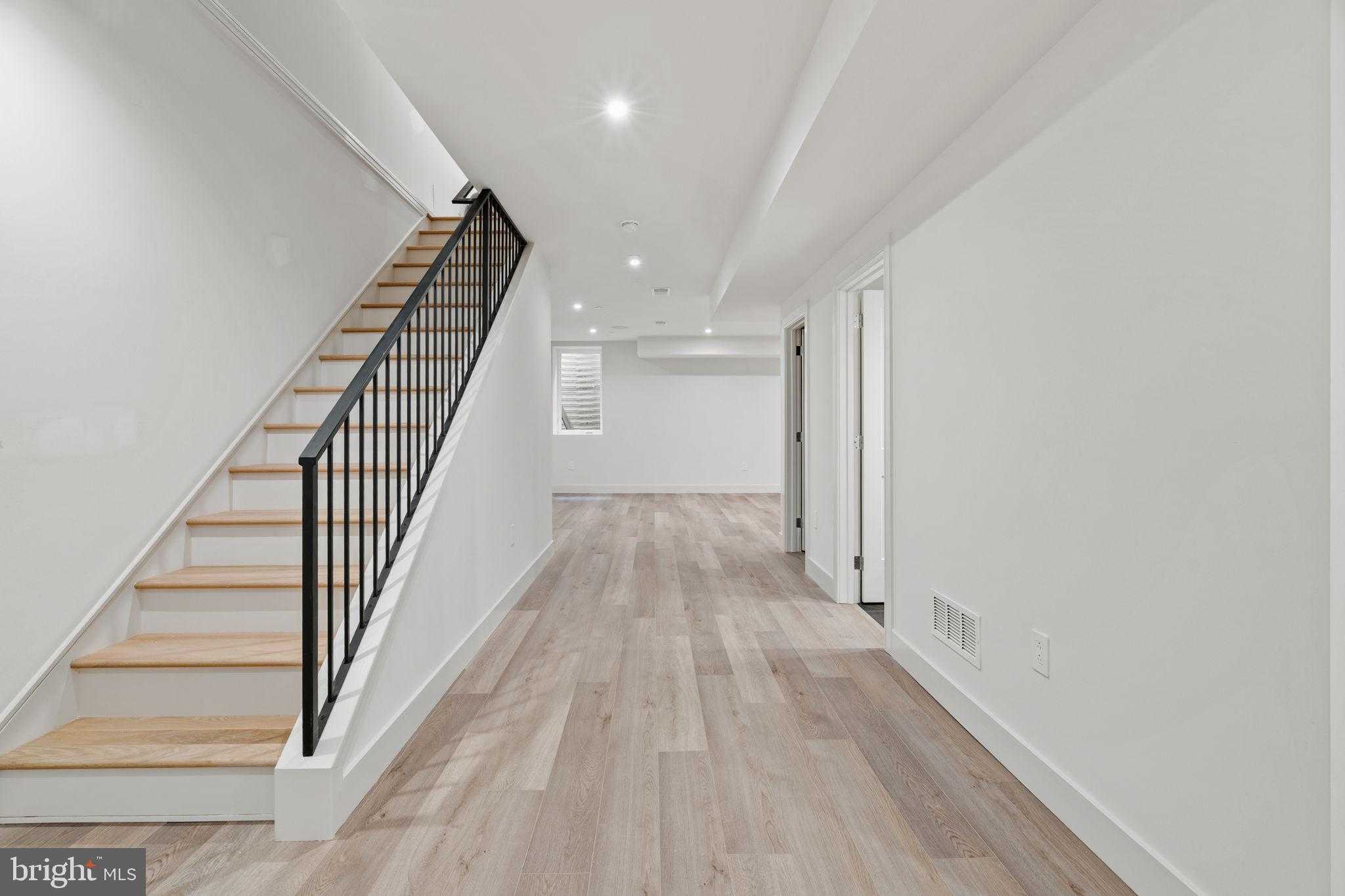 207A Vine St photo 49