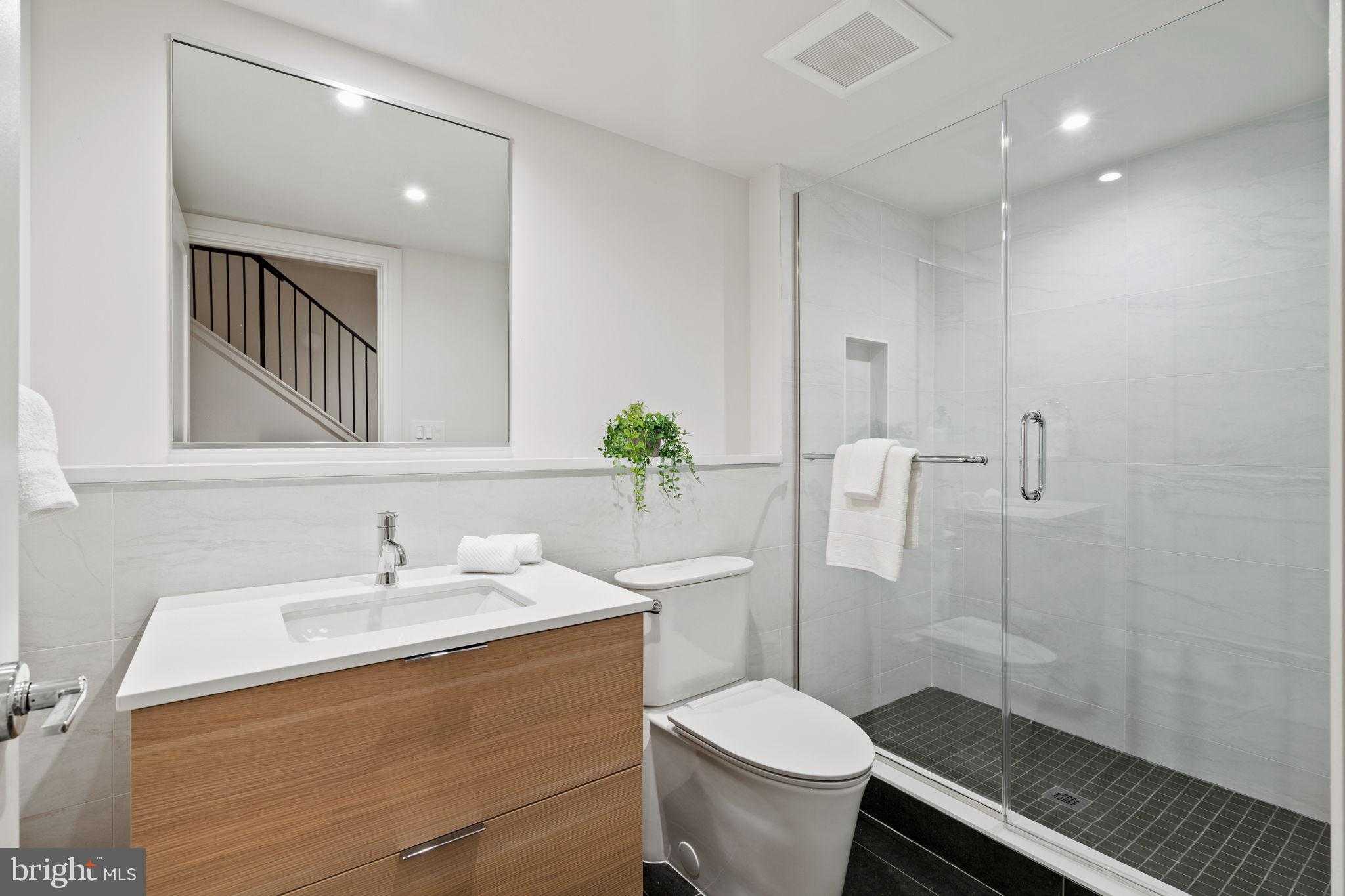 207A Vine St photo 53