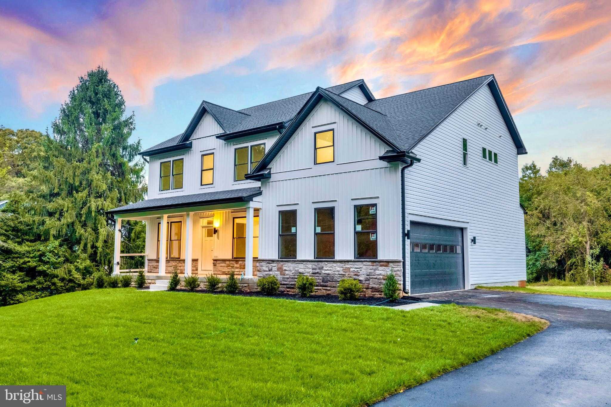 1909 Mitchell Dr photo 2