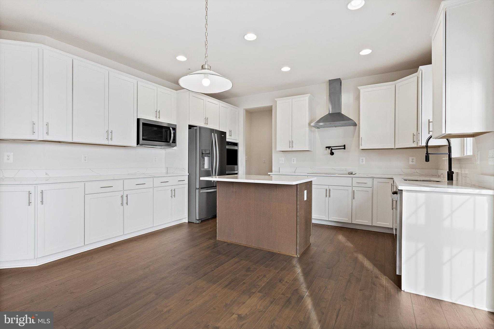 854 Imperial Rd photo 3