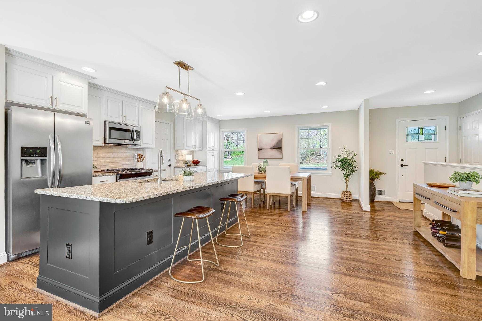 8813 Queen Elizabeth Blvd photo 9