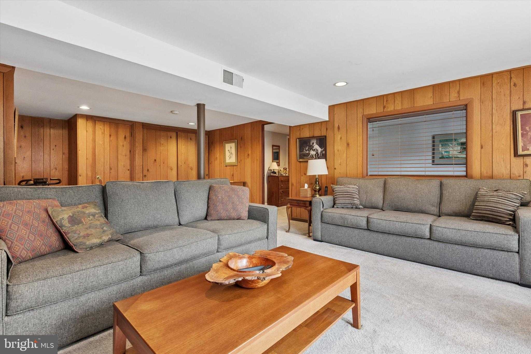 610 Arlyn Cir photo 25