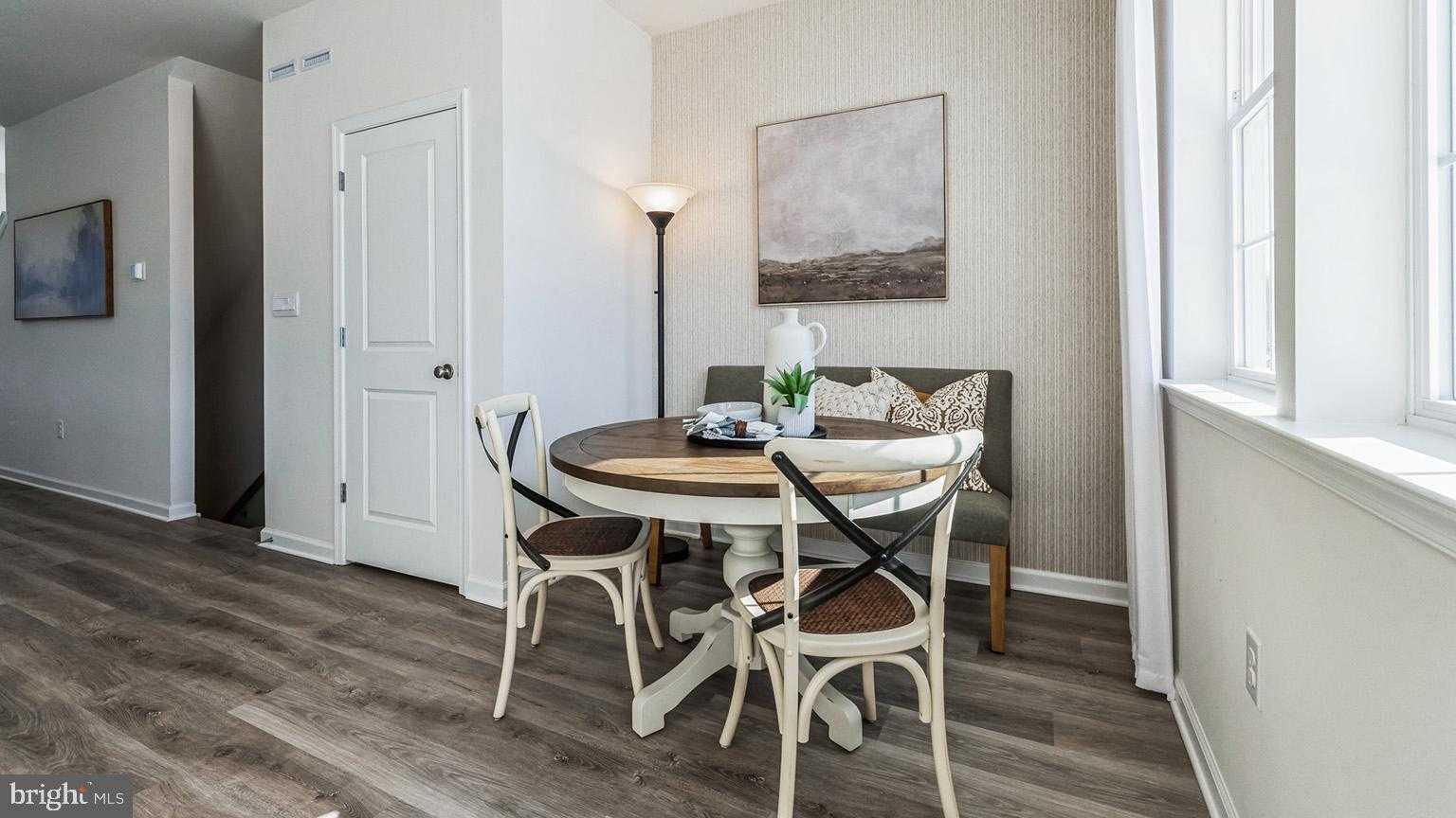 8214 Alexander Ct photo 11