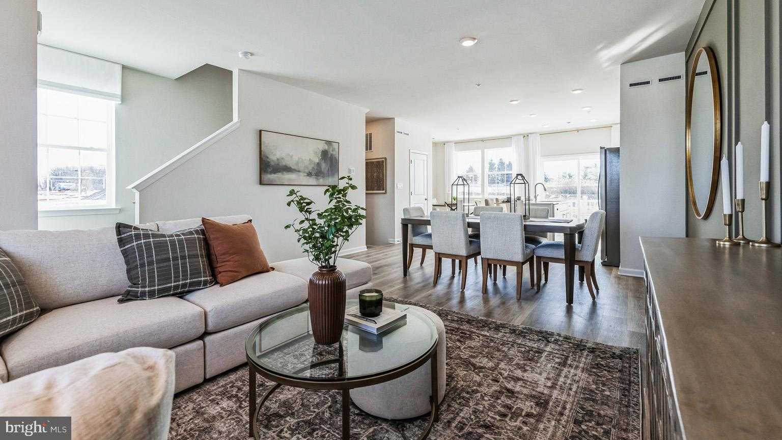 8214 Alexander Ct photo 4