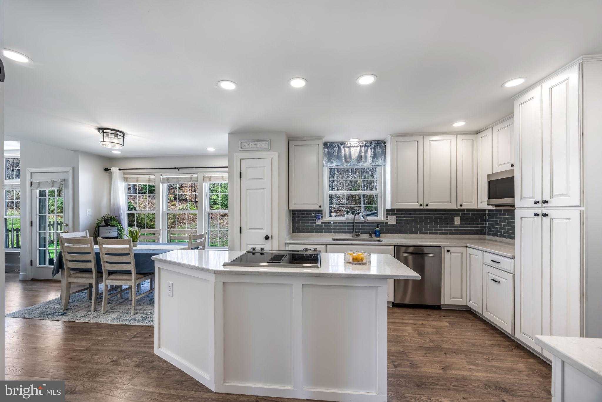 19 Francis CT photo 12