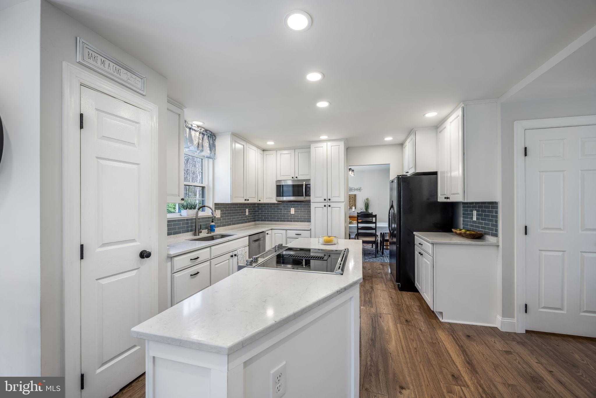 19 Francis CT photo 13