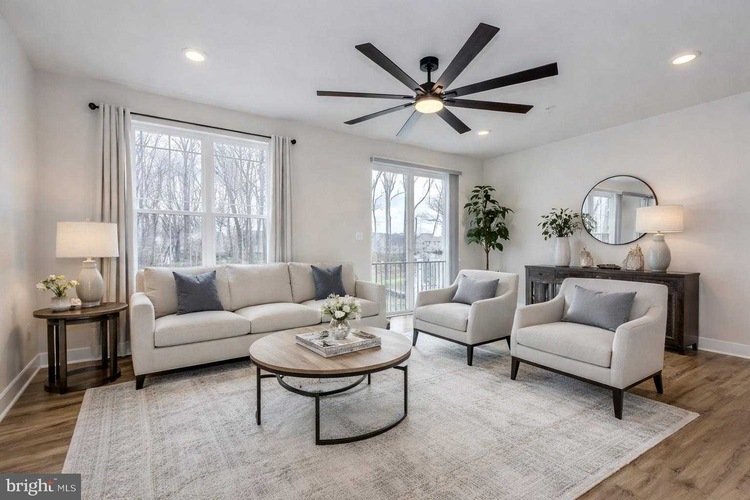 2762 Bridgewater Dr photo 2