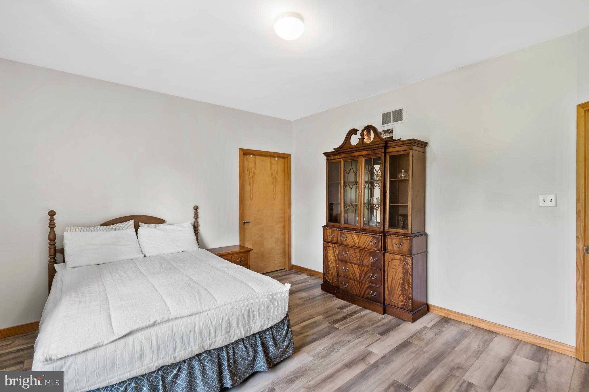 213 Cross Rd photo 41