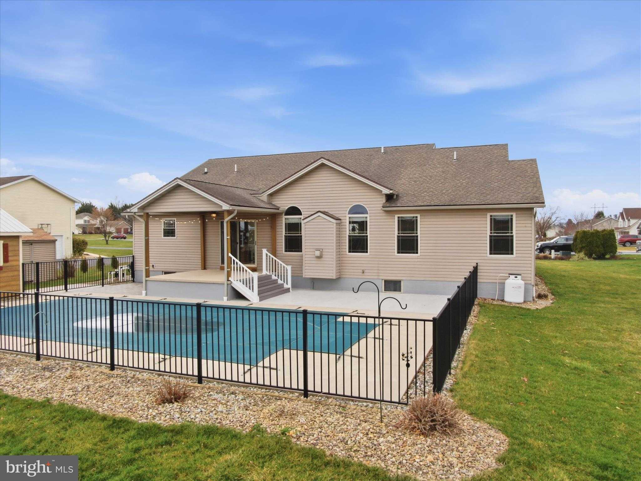 570 Starr Ave photo 5