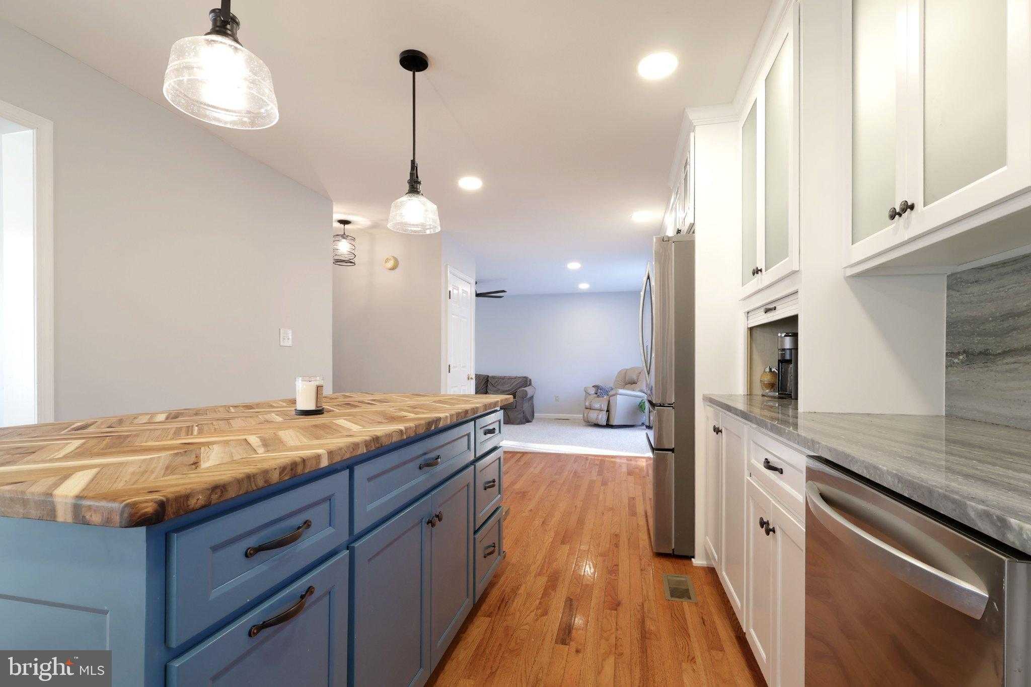 1039 E Springfield Dr photo 20