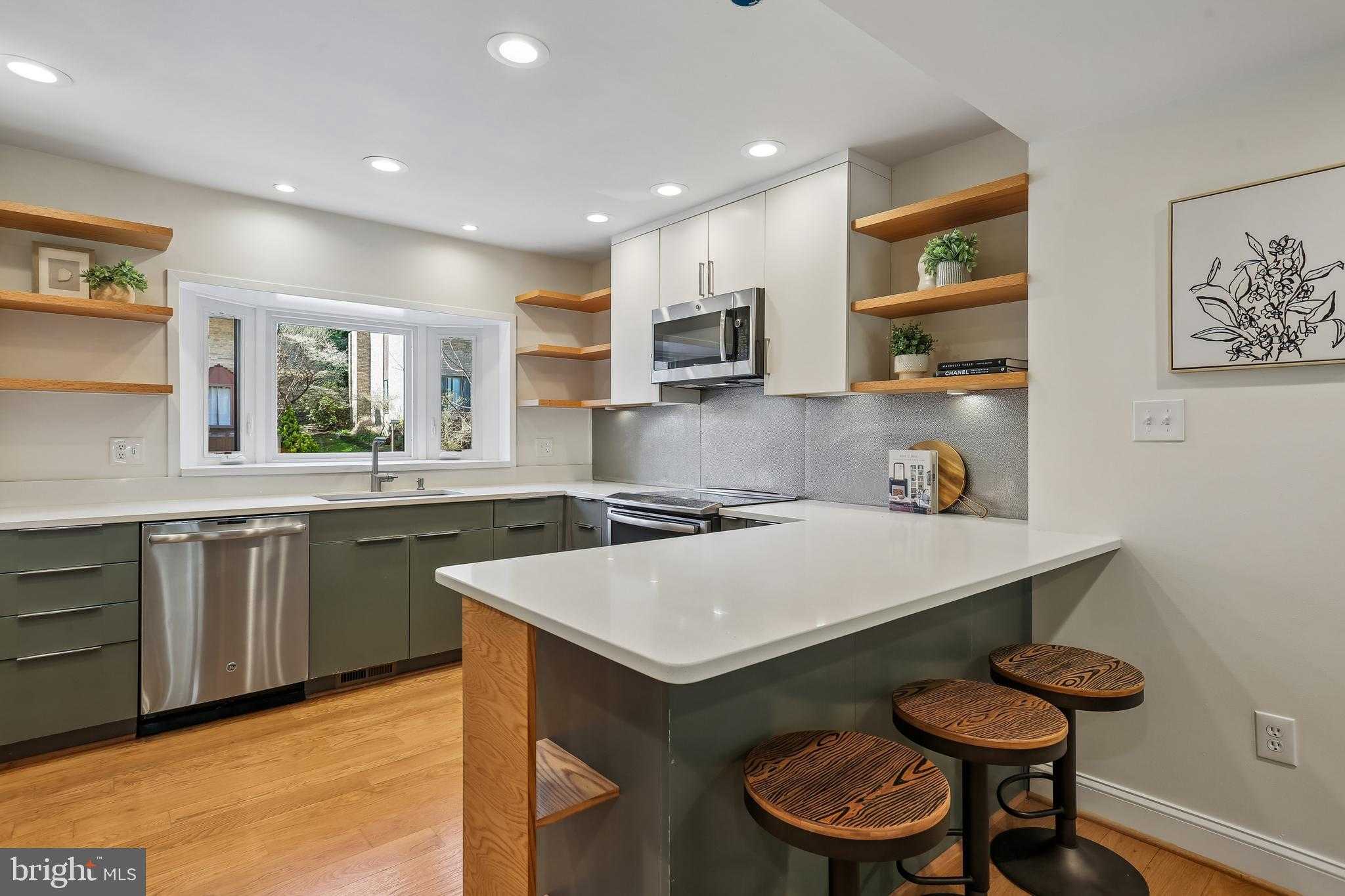 9211 Three Oaks Dr photo 3