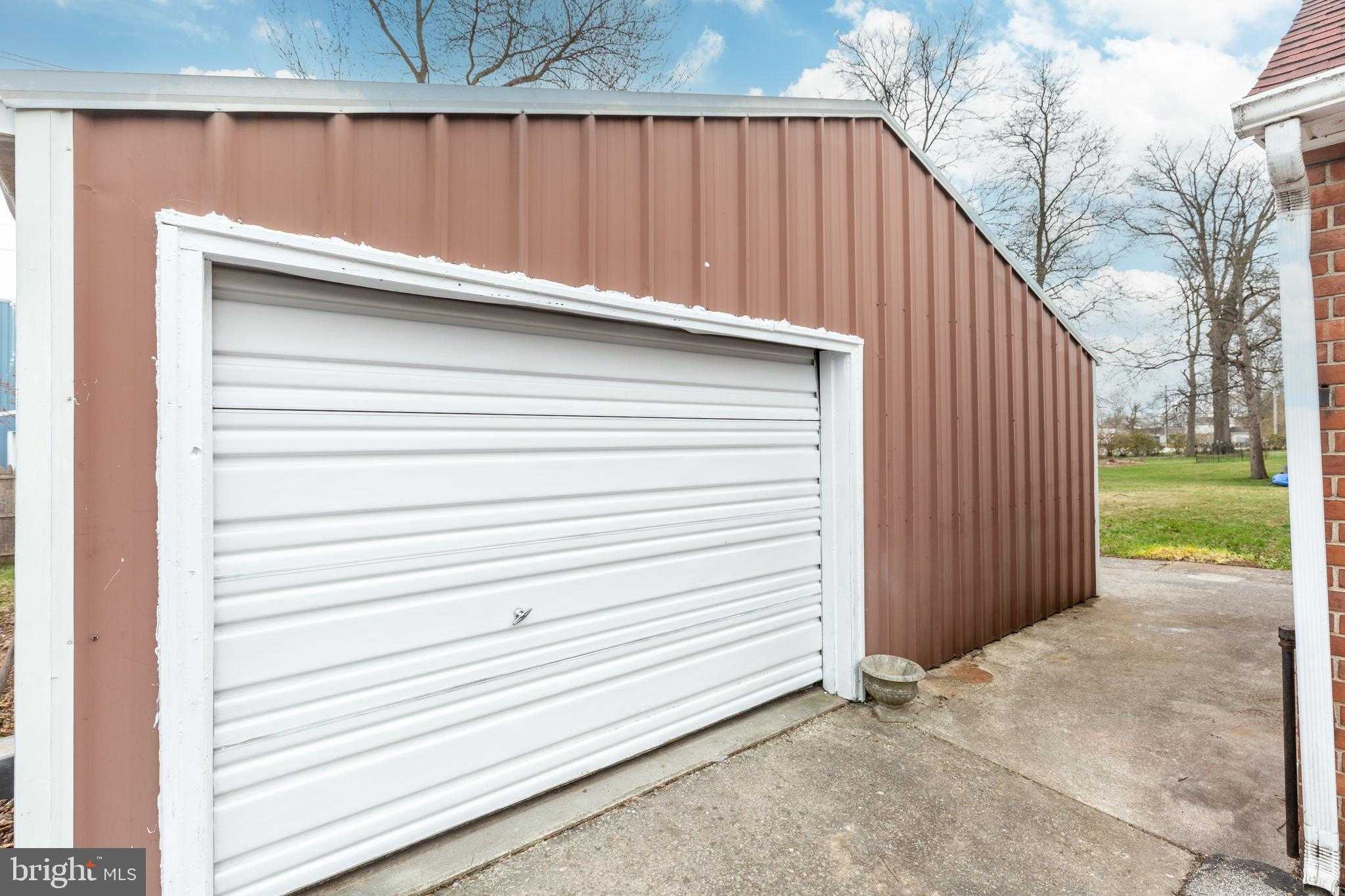 229 E High St photo 5