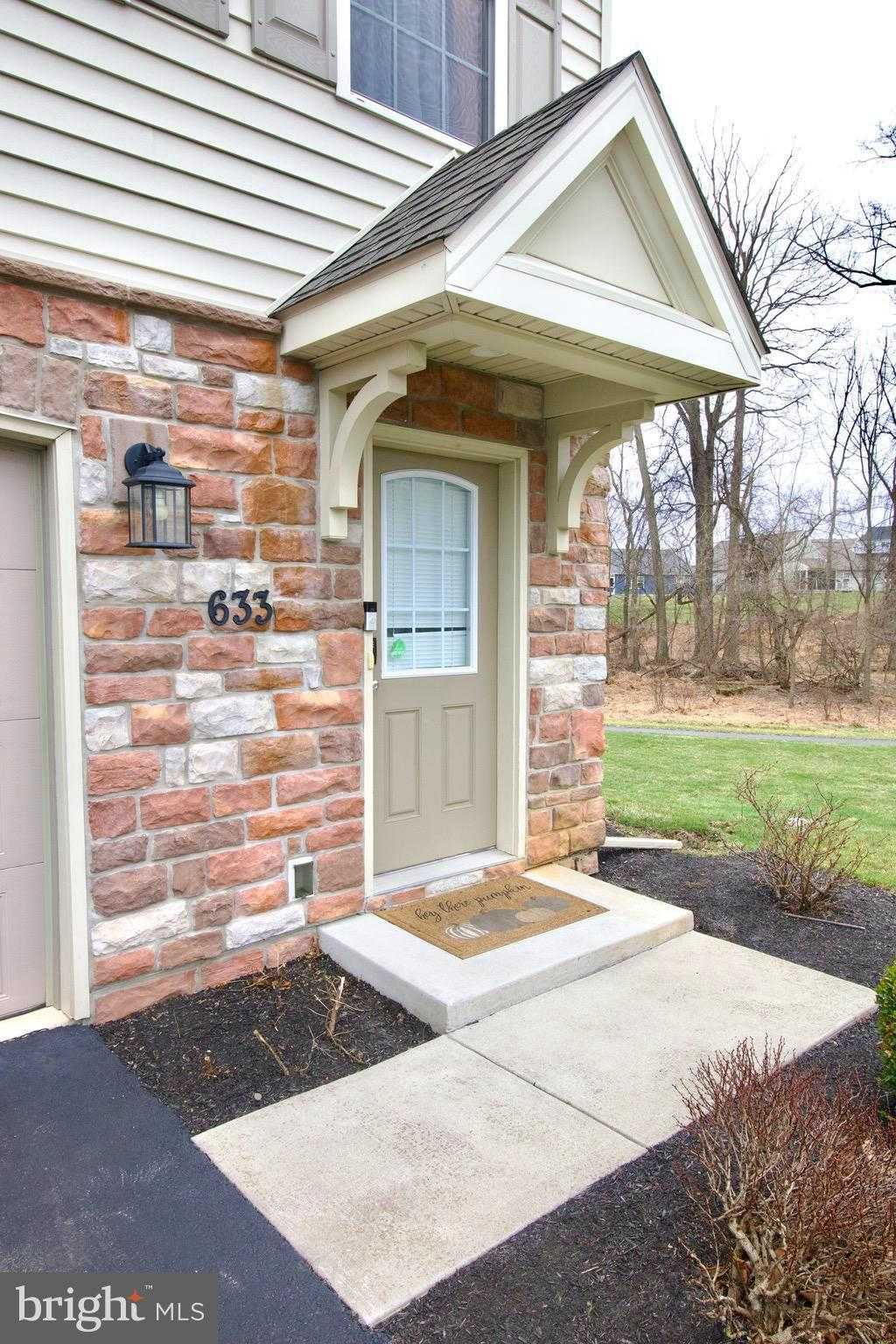 633 Keswick Ct photo 3