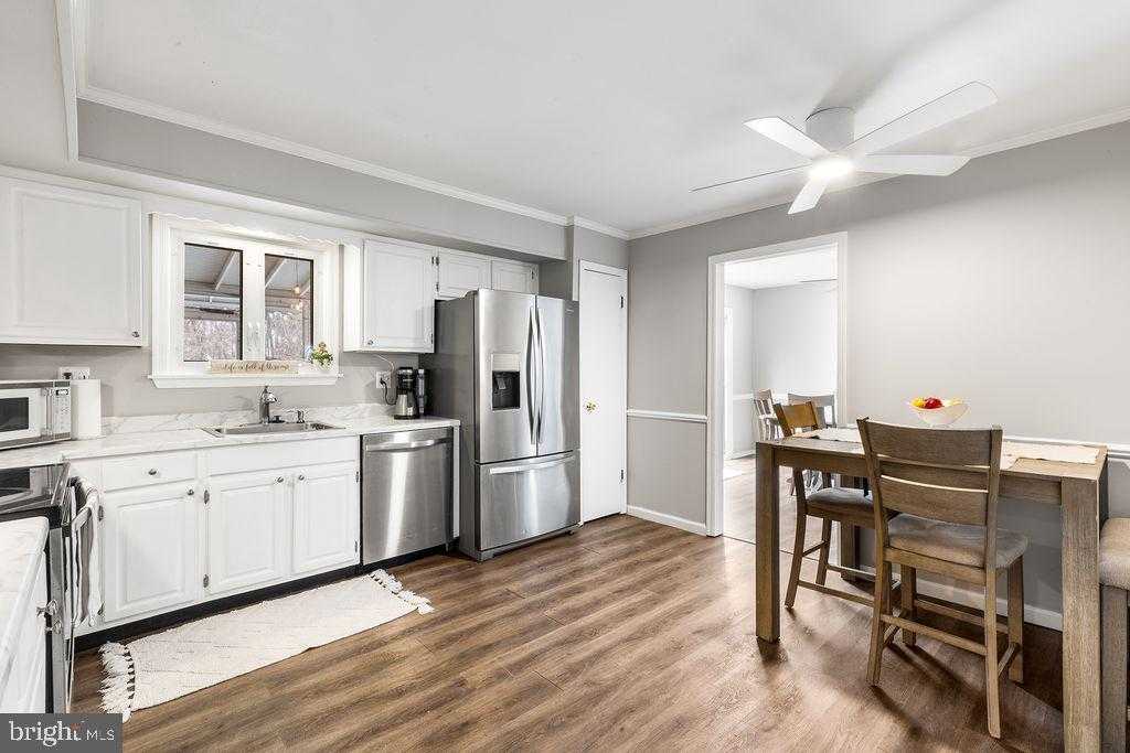 121 Jennifer Way photo 7