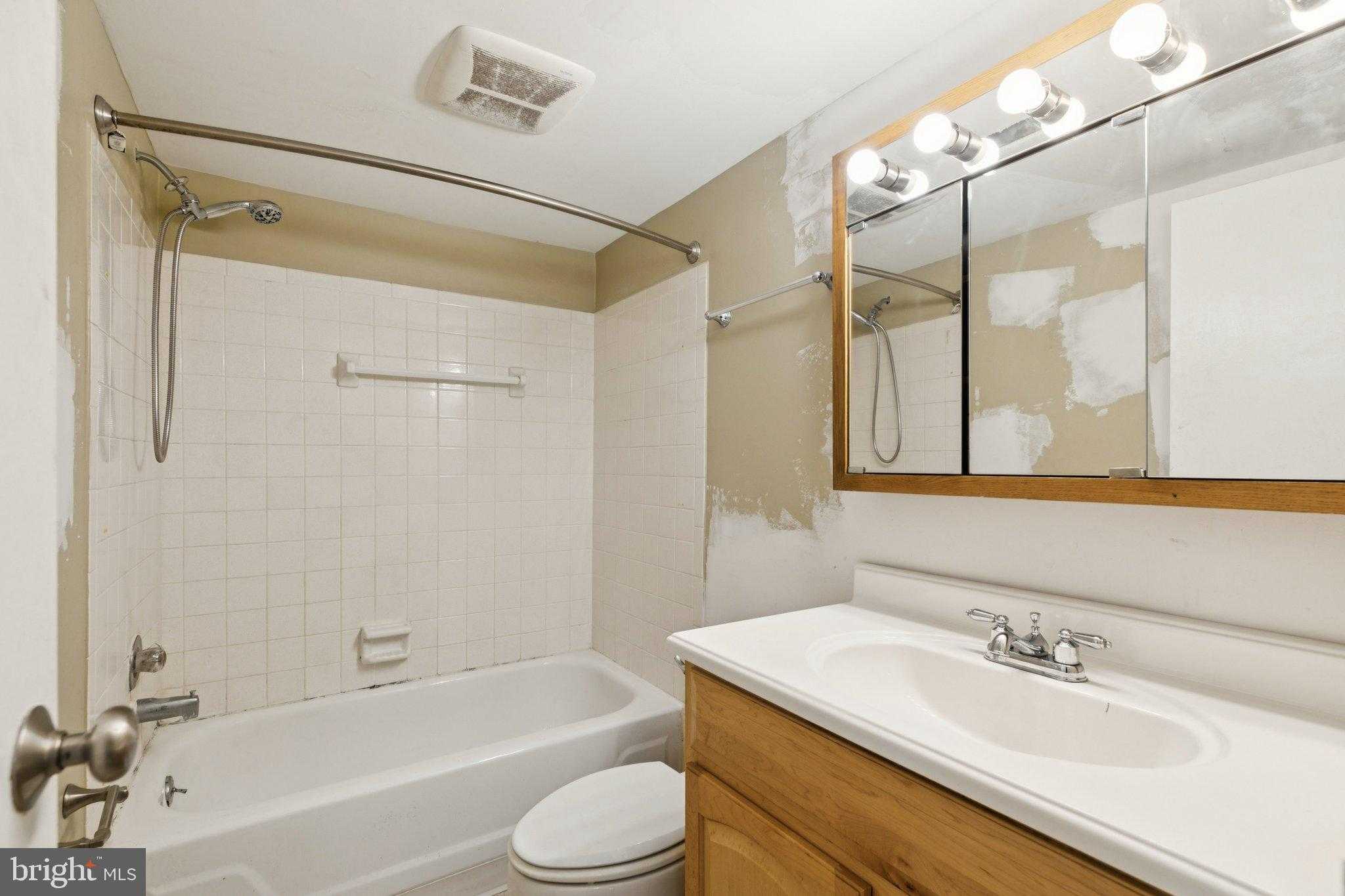 207 Painters Xing photo 16