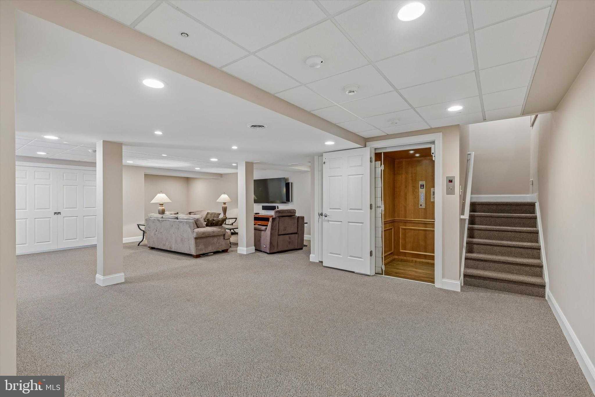 31 Penn Manor CT photo 24