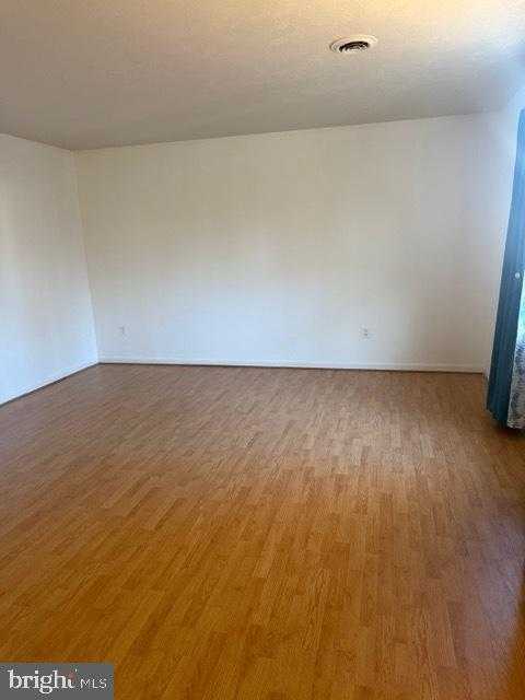 400 W Main St photo 3