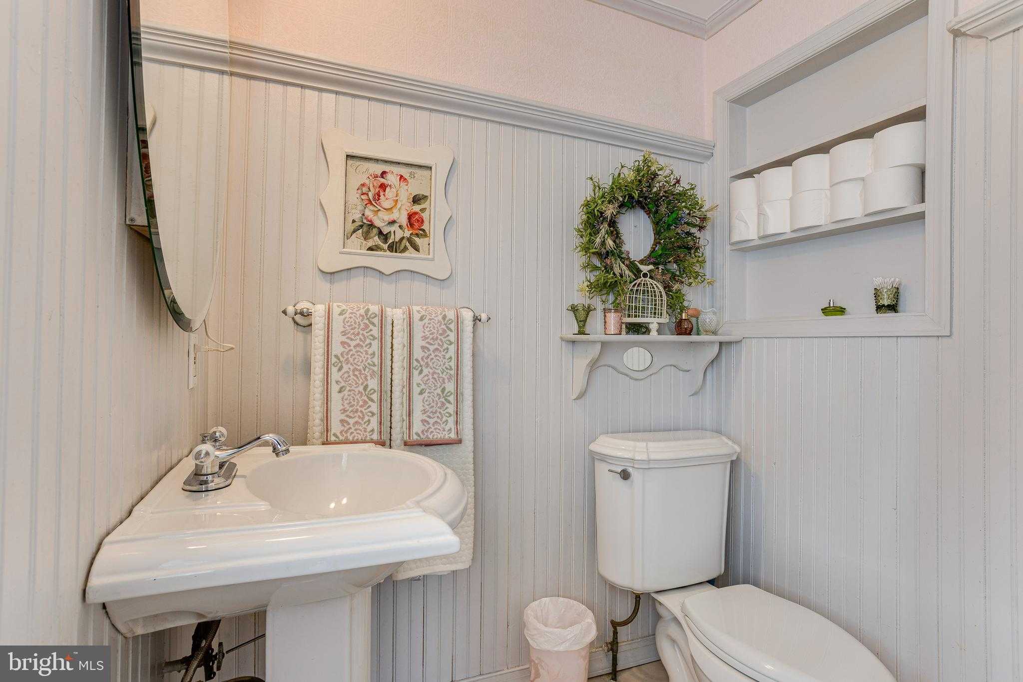 1870 W Marshall St photo 22