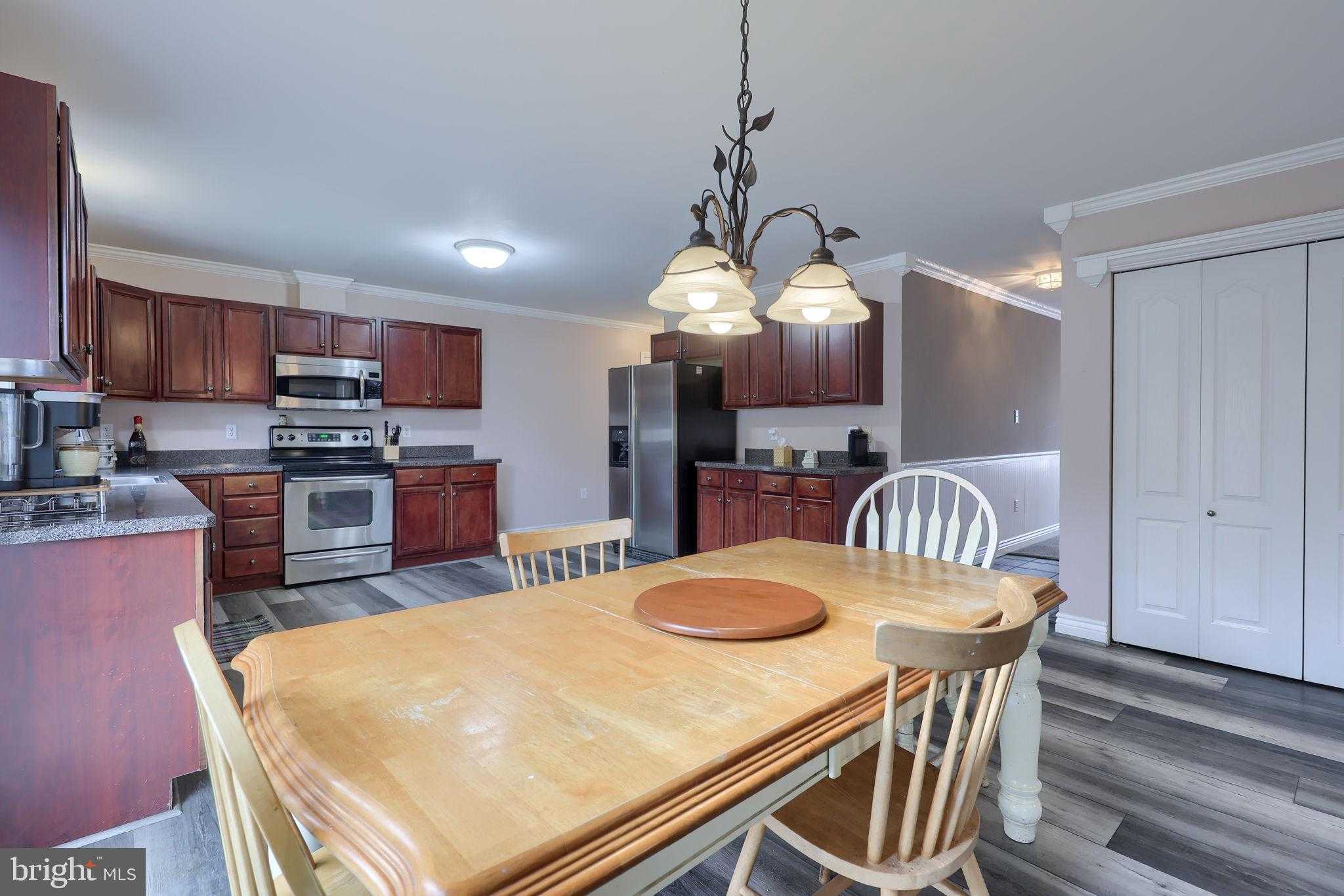 401 Harmony Ln photo 8