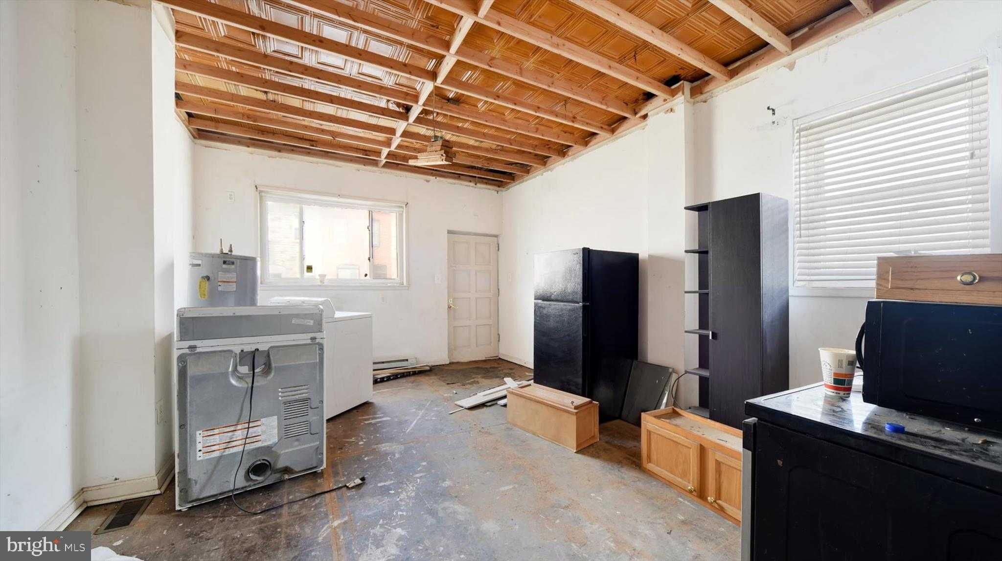 3209 E Lombard St photo 2