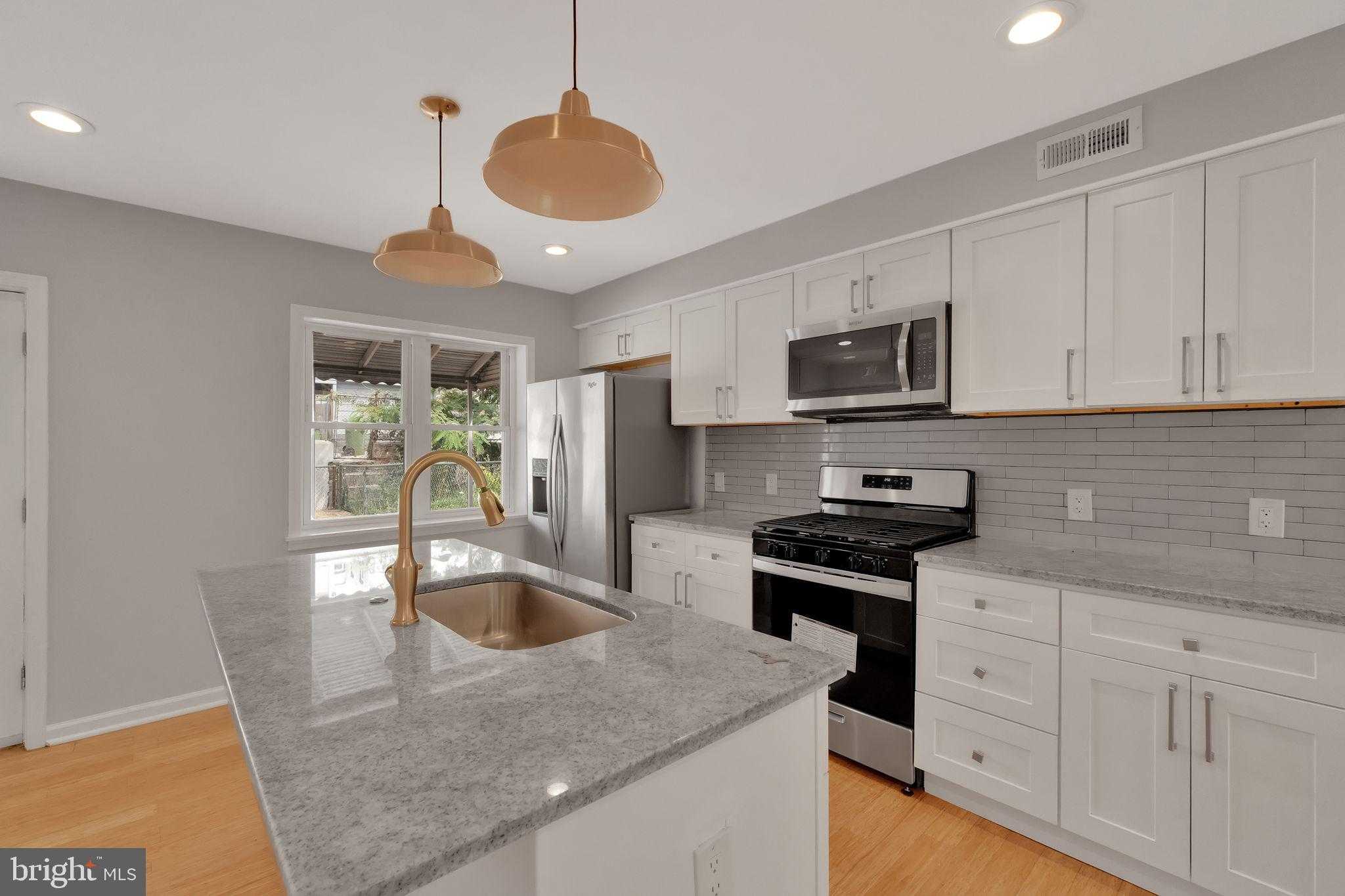 245 S Clinton St photo 10