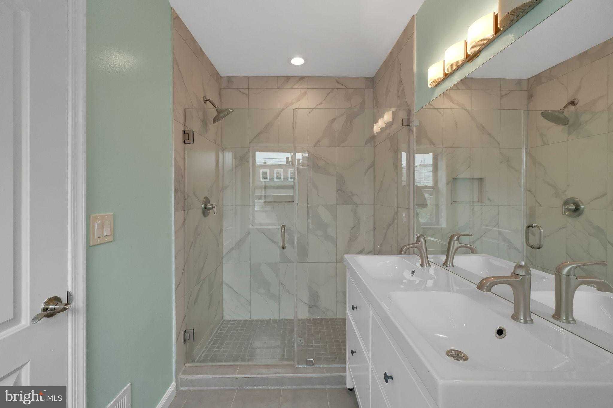 245 S Clinton St photo 18