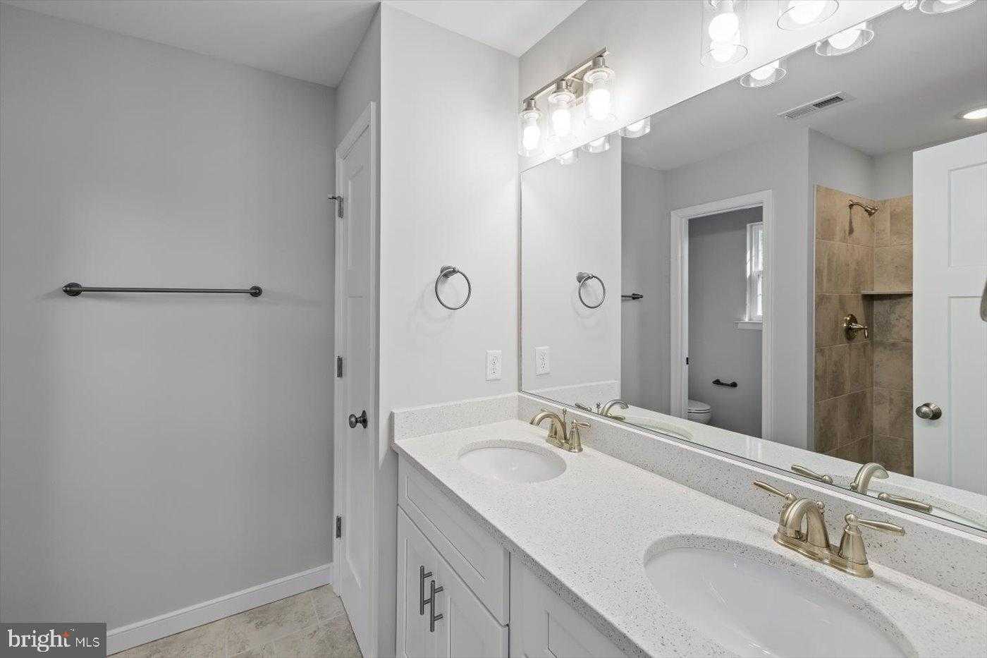 327 Yorktown Blvd photo 32