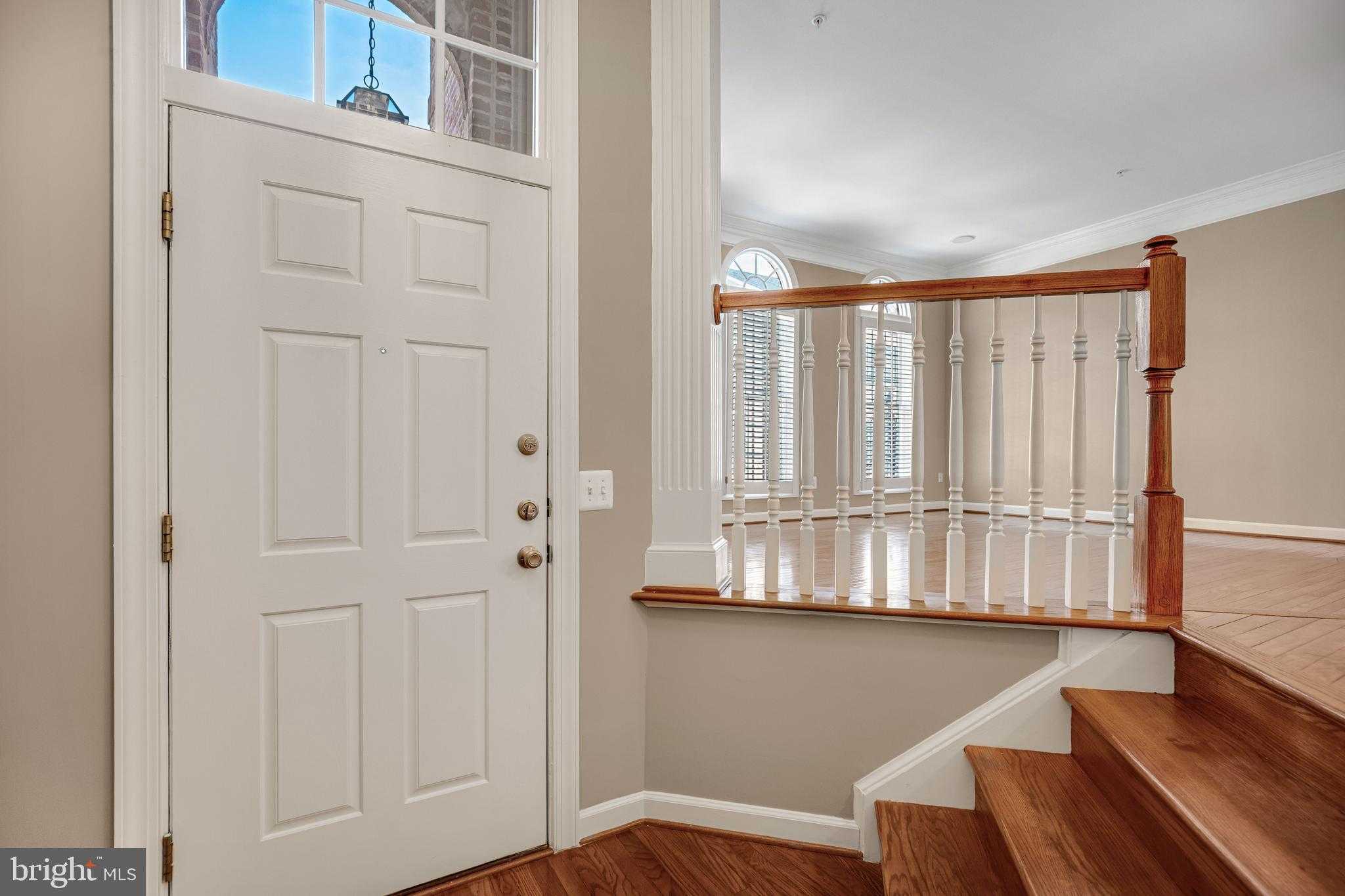 718 Hawkins Way photo 2