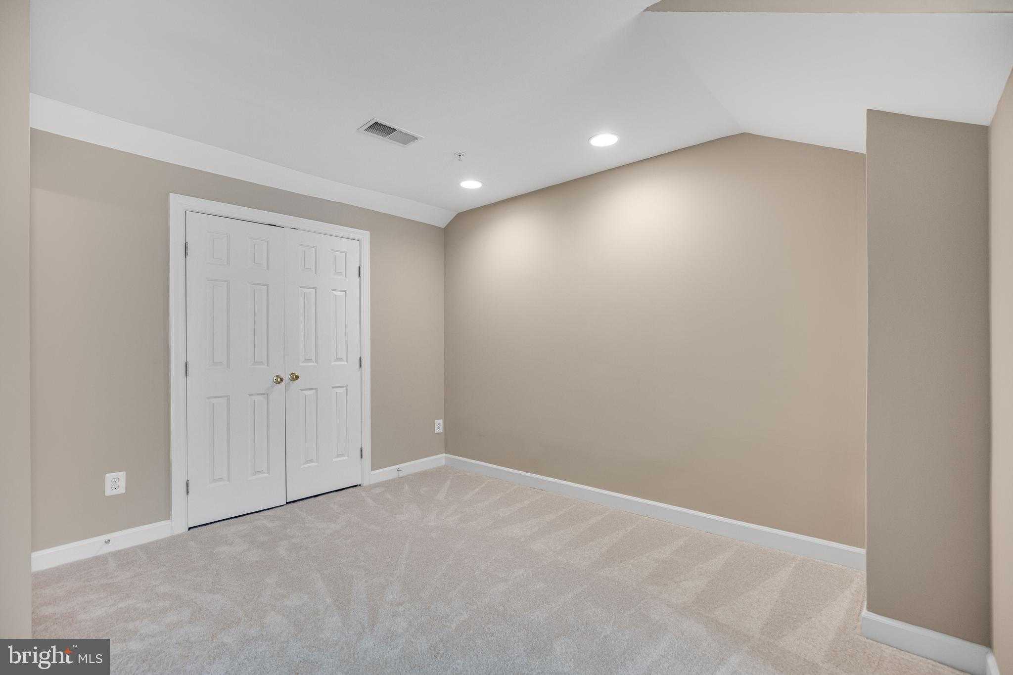 718 Hawkins Way photo 32