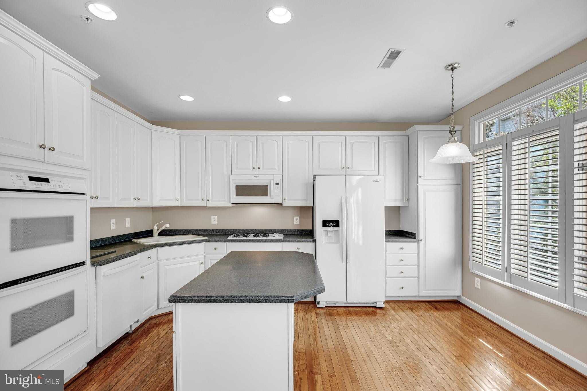 718 Hawkins Way photo 9