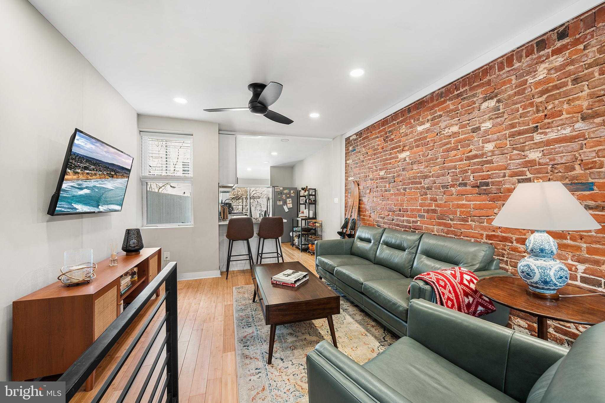 2037 E Fletcher St photo 10