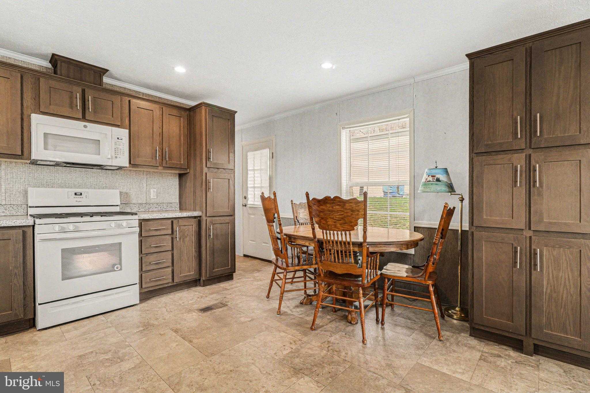 64 Lakeview Dr photo 10