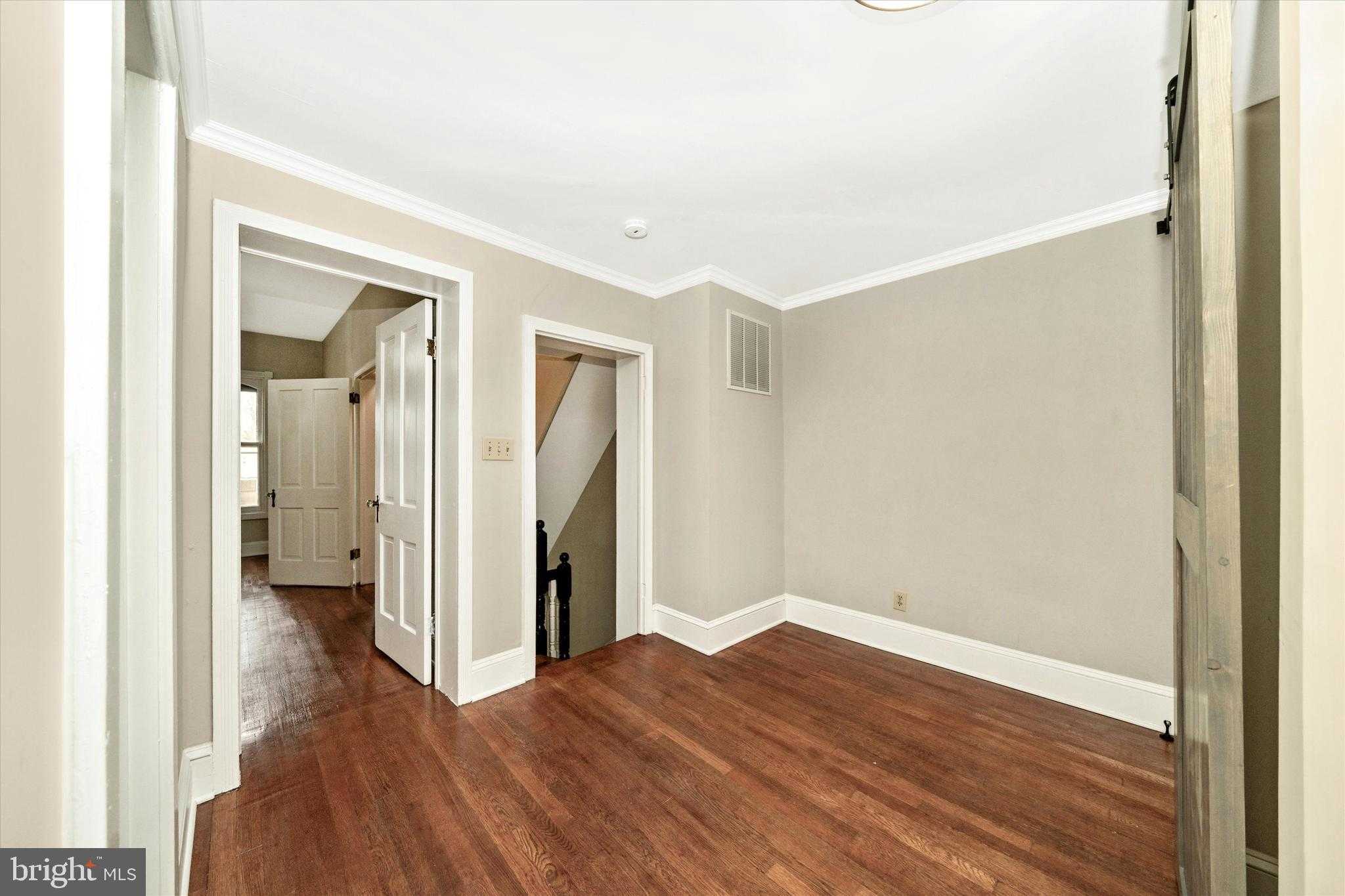 129 E 4th St photo 45