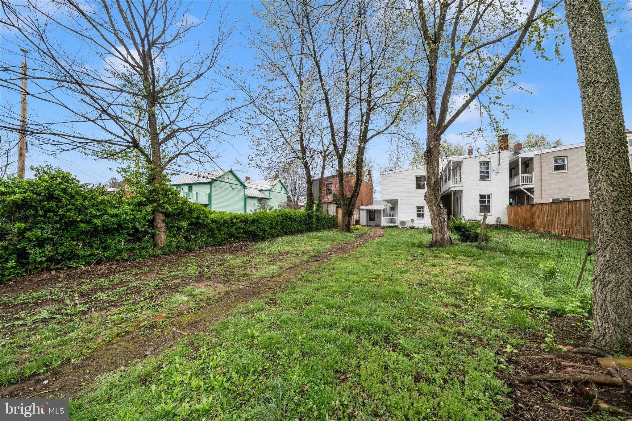 129 E 4th St photo 62