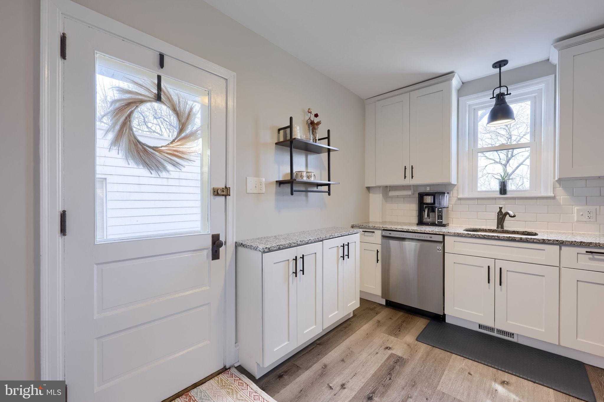 413 E Main St photo 21