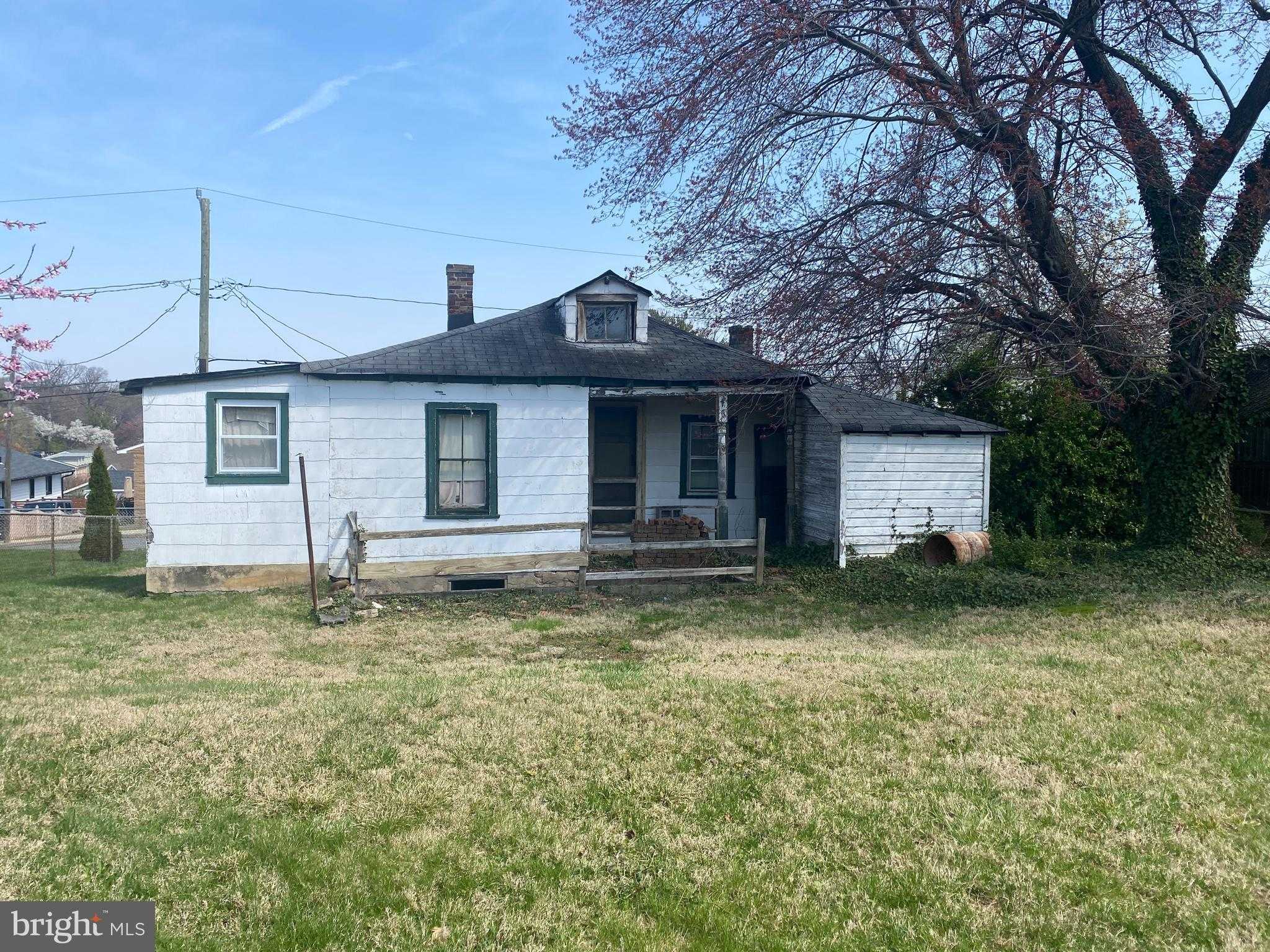 2210 S Nelson St photo 2