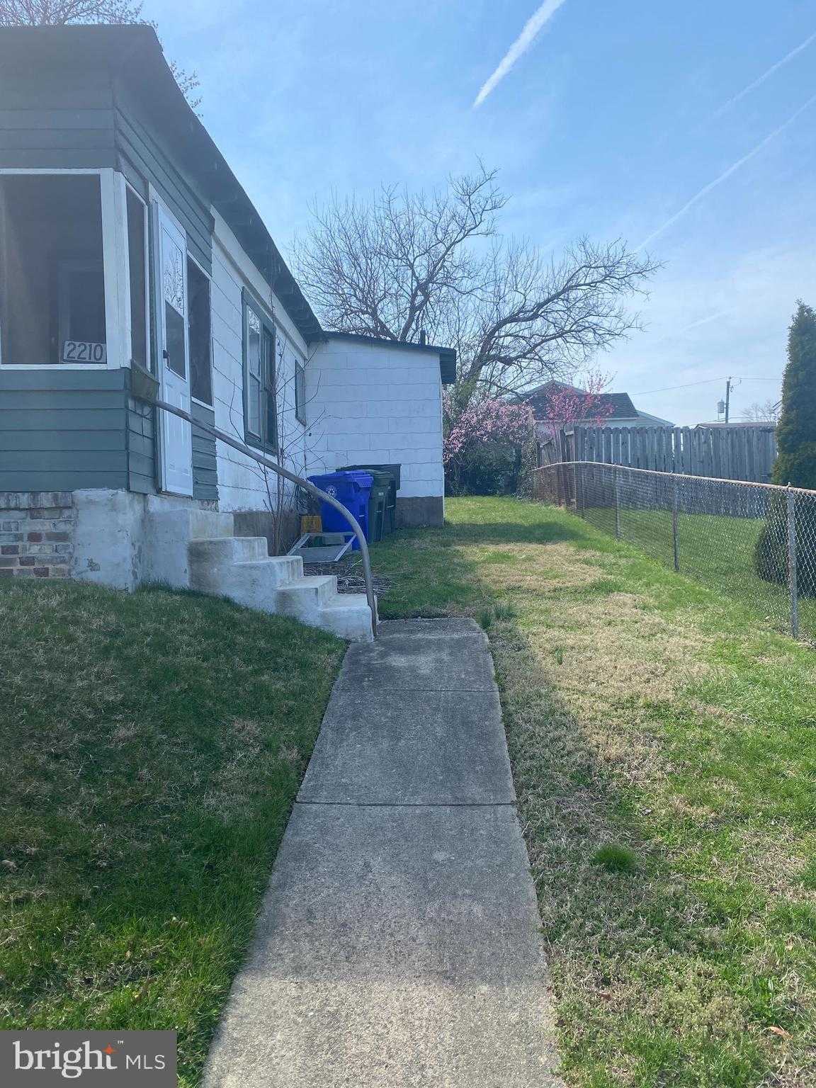 2210 S Nelson St photo 4