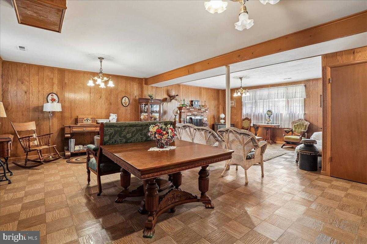 21909 Frederick Rd photo 18