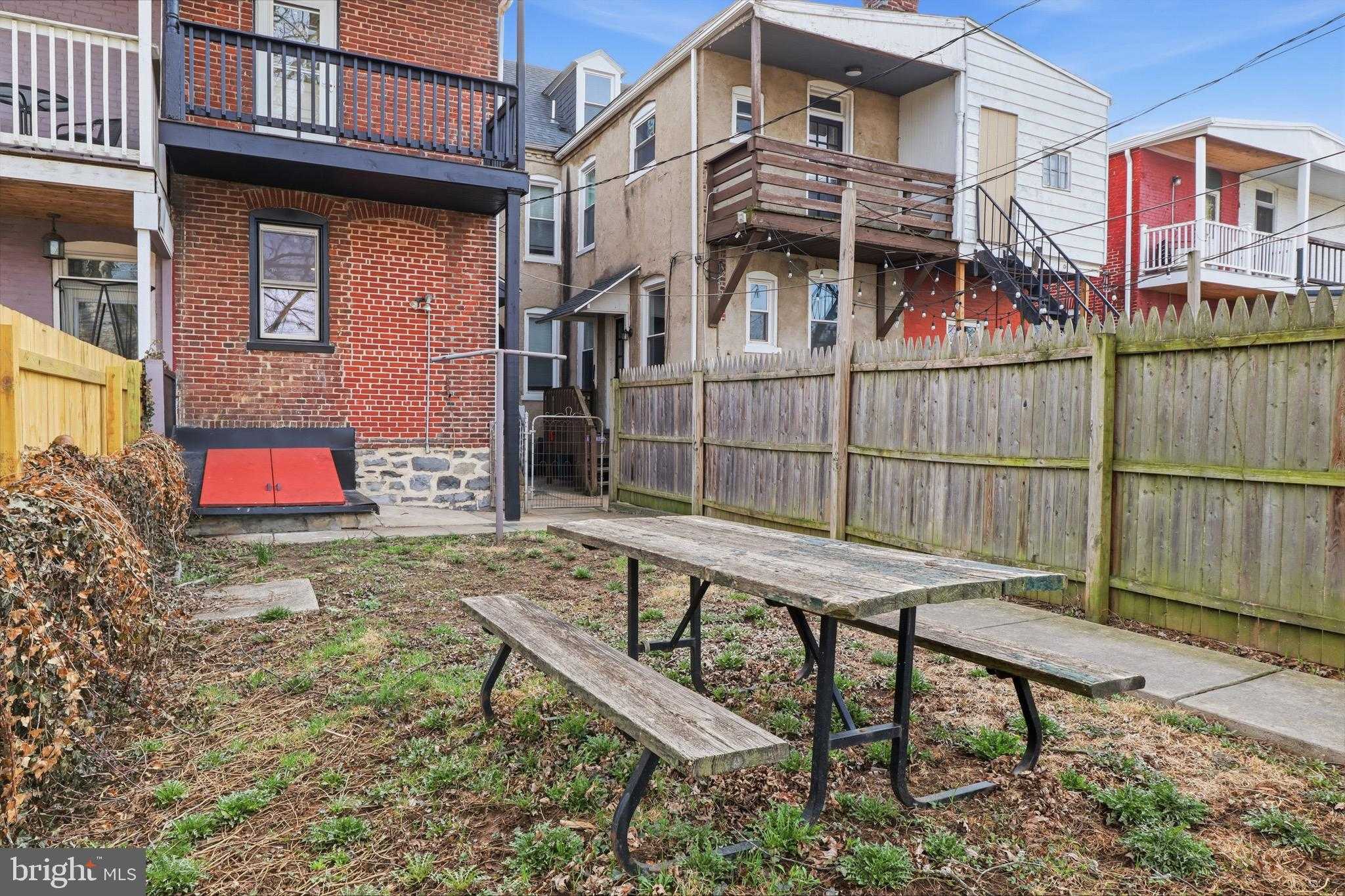 826 N Plum St photo 35