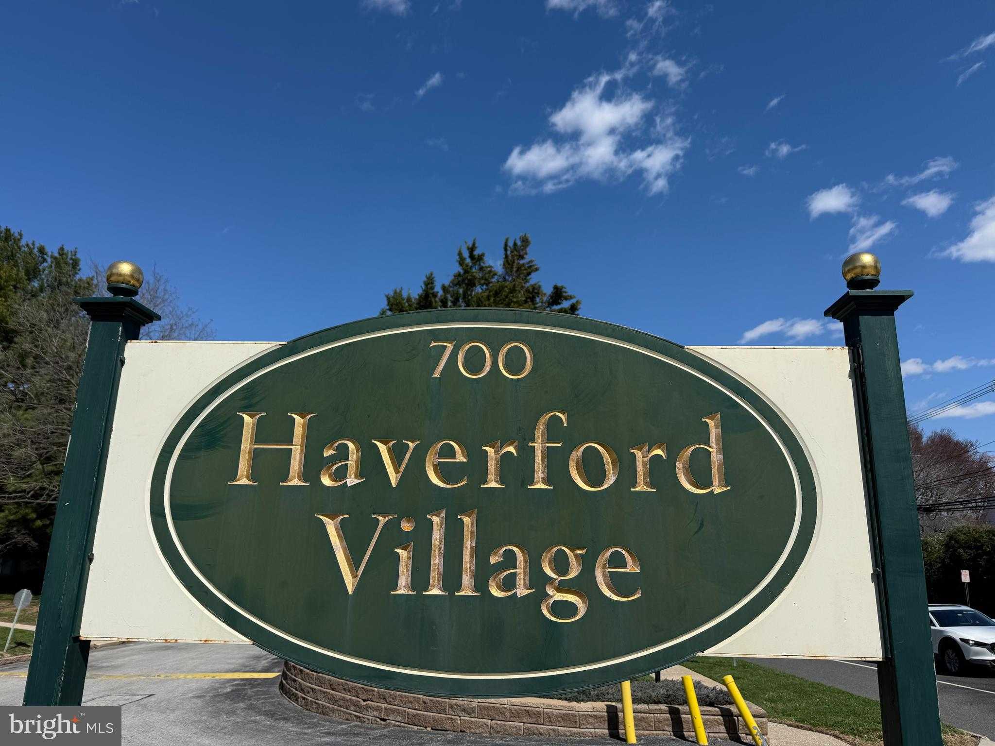 700 Ardmore Ave photo 2